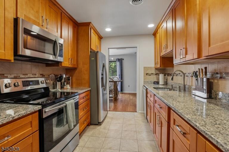 Property listing MLS 4046108 photo 8