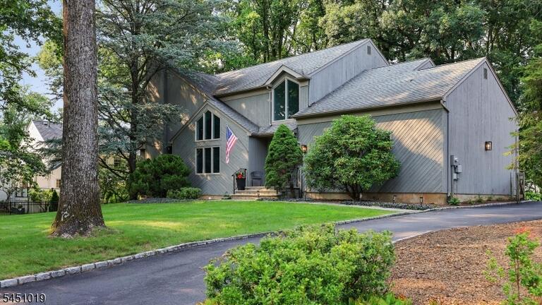 Property listing MLS 4046184 photo 1