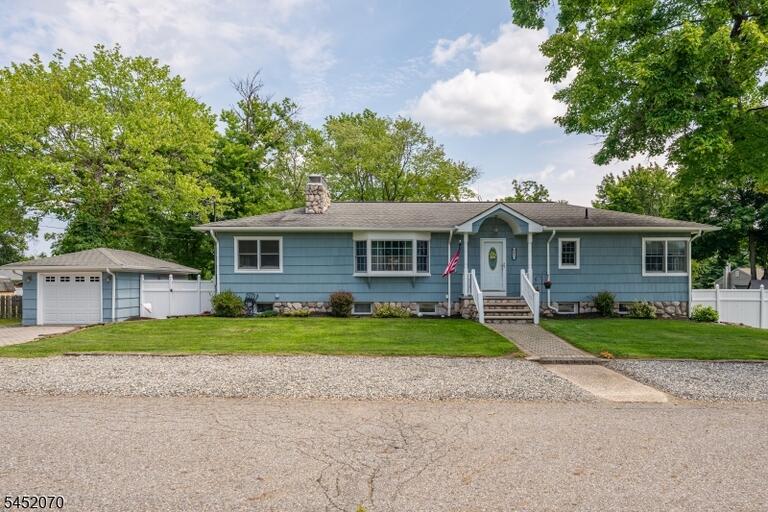 Property listing MLS 4046267 photo 1