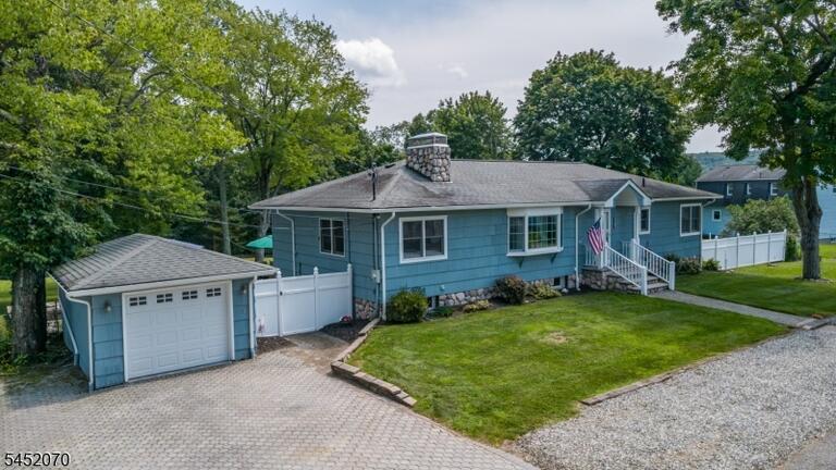Property listing MLS 4046267 photo 2