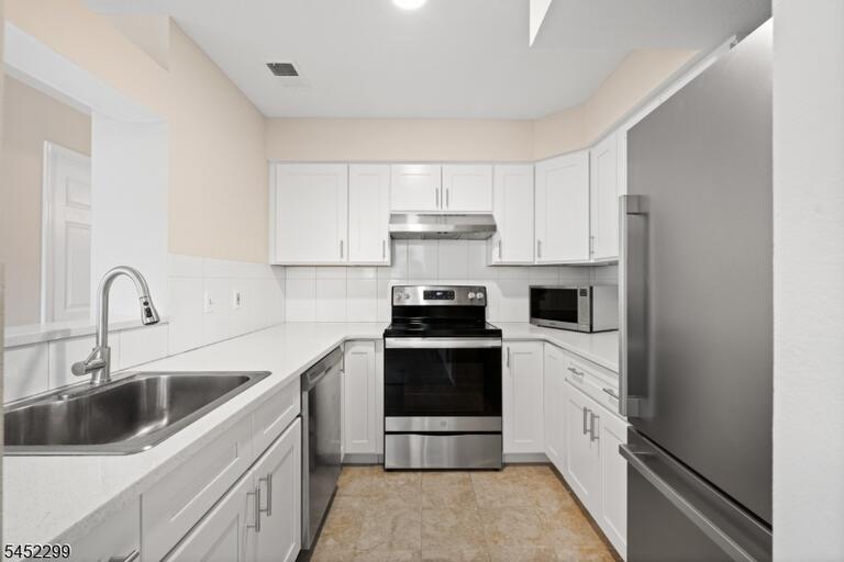 Property listing MLS 4046279 photo 5