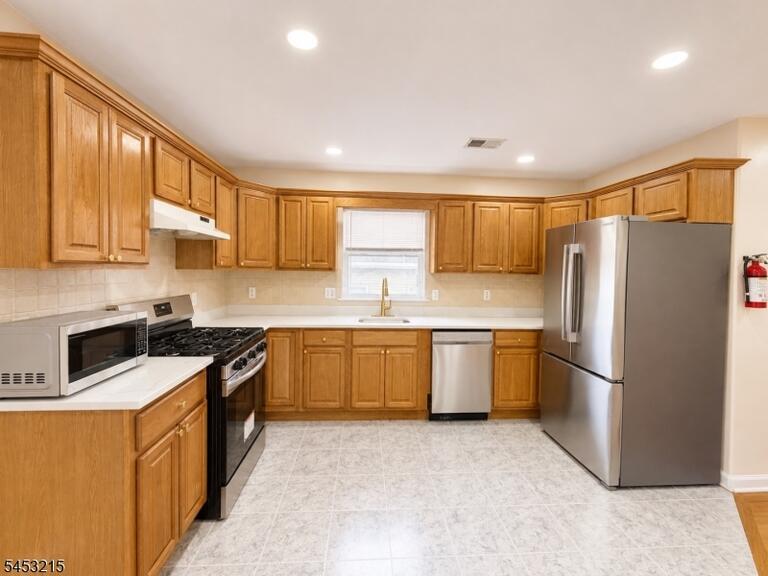 Property listing MLS 4046294 photo 4