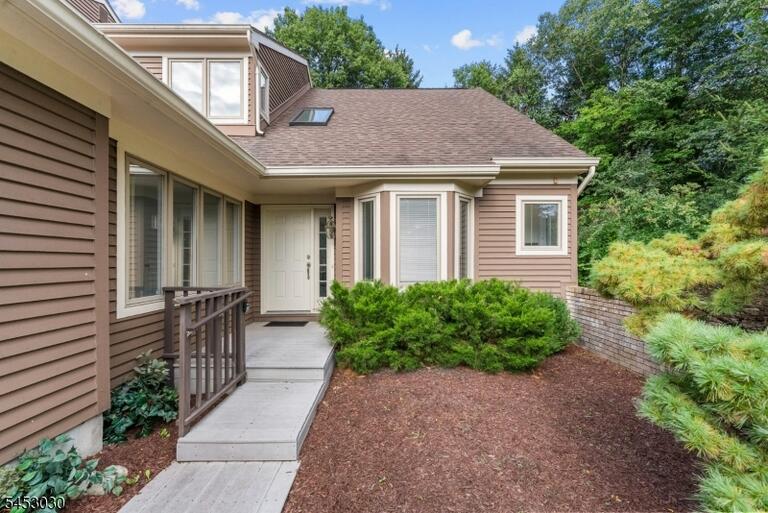 Property listing MLS 4046296 photo 1
