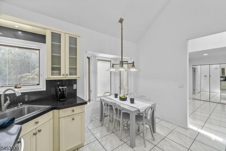 Property listing MLS 4046296 photo 10