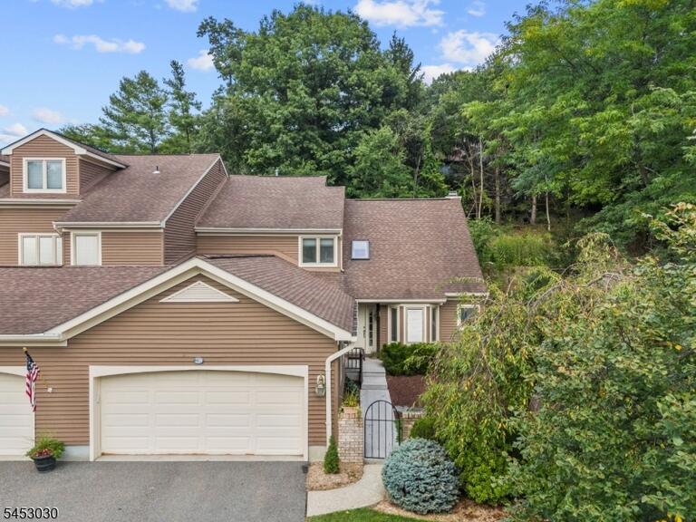 Property listing MLS 4046296 photo 2