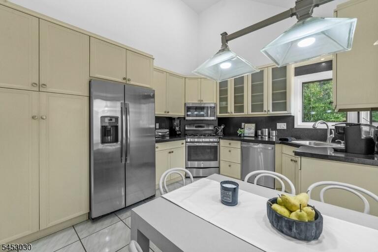 Property listing MLS 4046296 photo 8