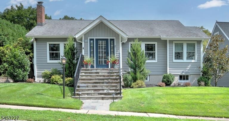 Property listing MLS 4046312 photo 1