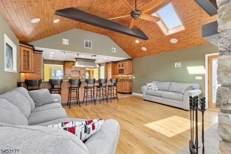 Property listing MLS 4046376 photo 5