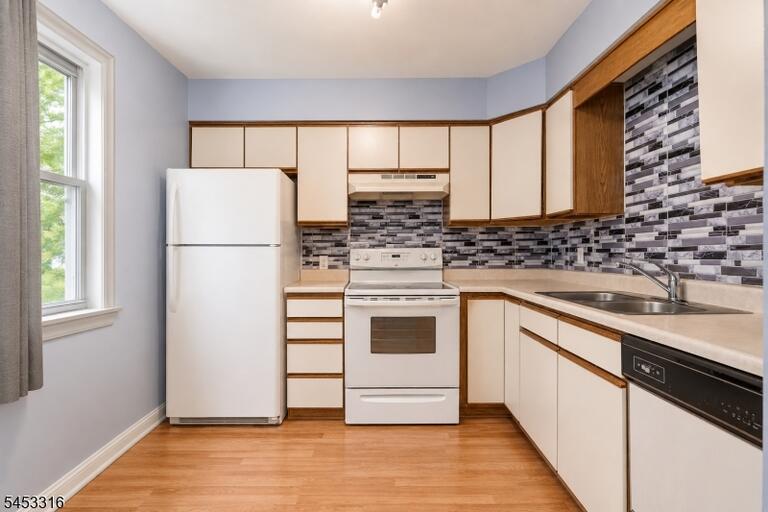 Property listing MLS 4046382 photo 2