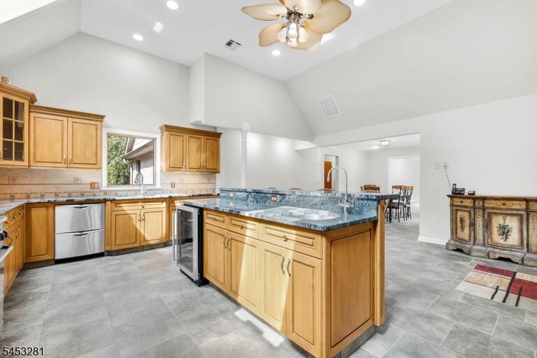 Property listing MLS 4046392 photo 15