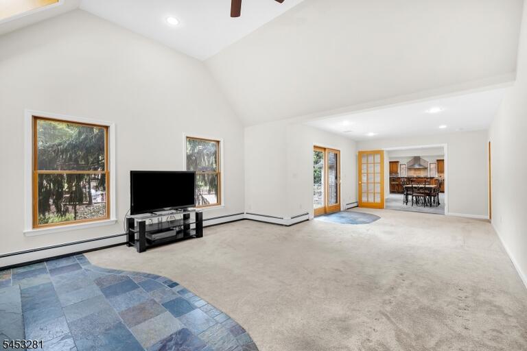 Property listing MLS 4046392 photo 18