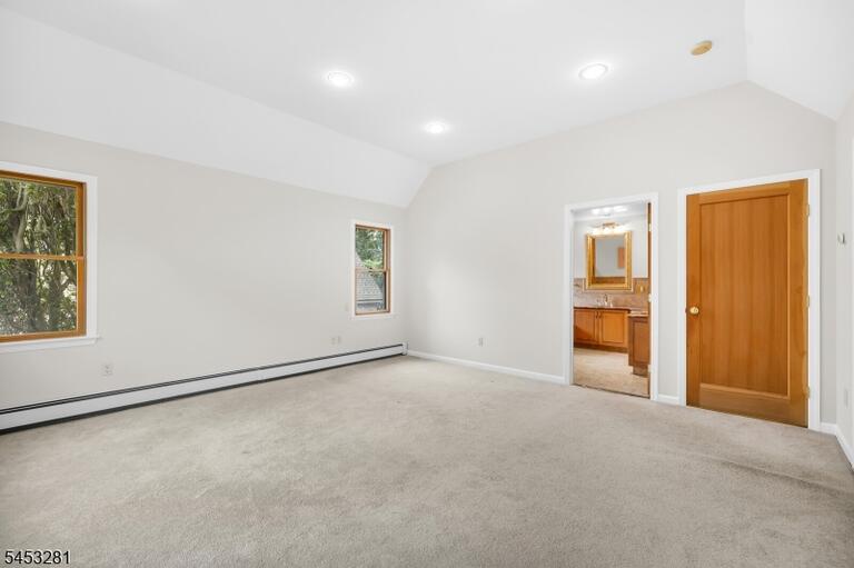 Property listing MLS 4046392 photo 22