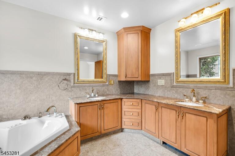 Property listing MLS 4046392 photo 24