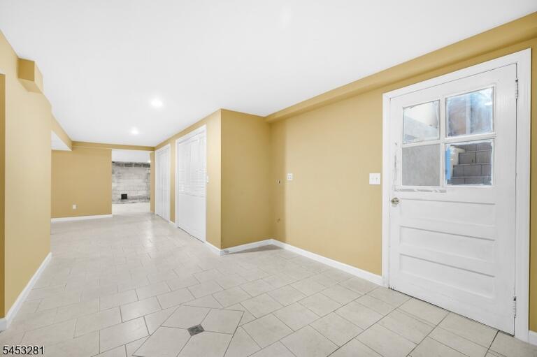 Property listing MLS 4046392 photo 33
