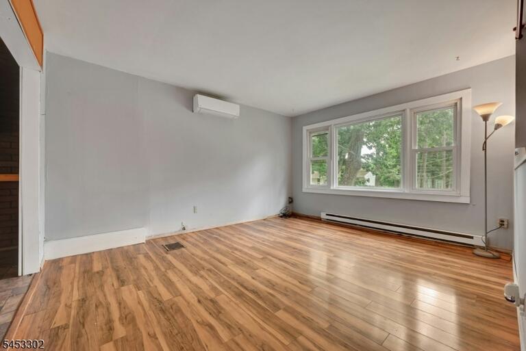 Property listing MLS 4046397 photo 3
