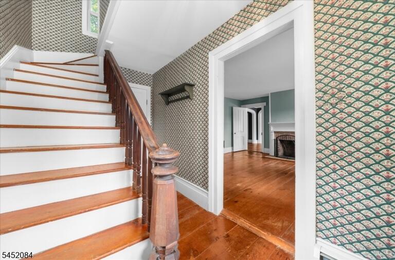Property listing MLS 4046408 photo 3