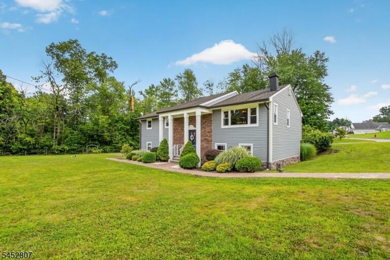 Property listing MLS 4046421 photo 2