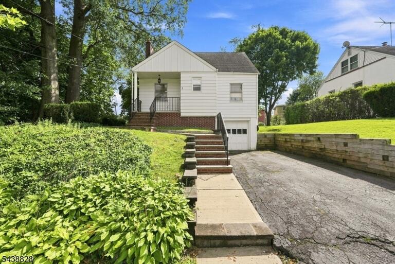Property listing MLS 4046422 photo 1