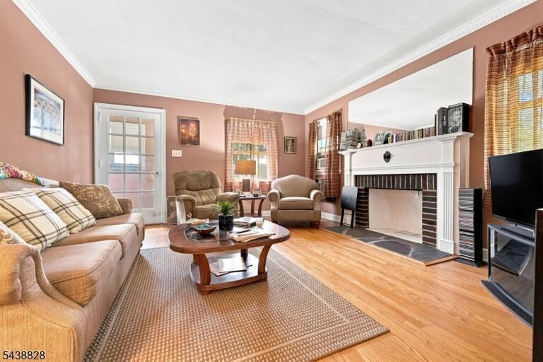Property listing MLS 4046422 photo 2