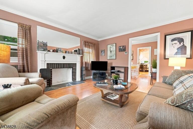 Property listing MLS 4046422 photo 3