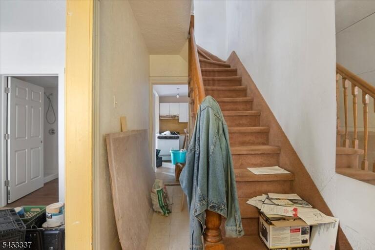 Property listing MLS 4046454 photo 3