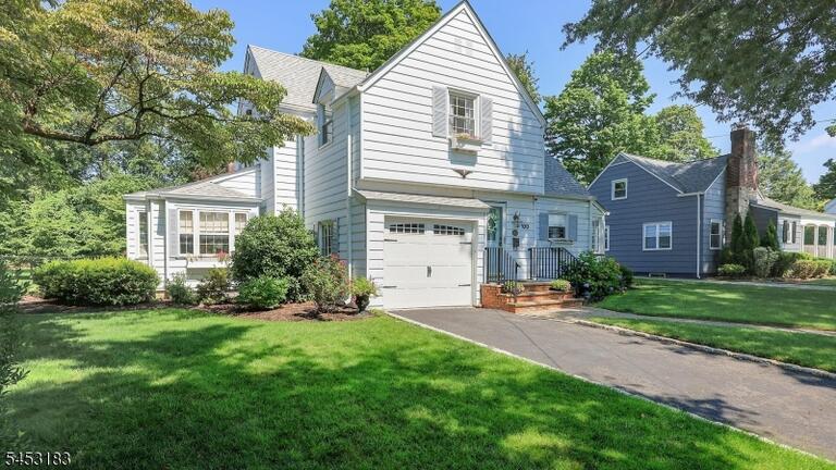 Property listing MLS 4046495 photo 1