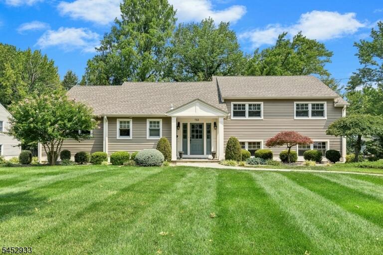 Property listing MLS 4046502 photo 1
