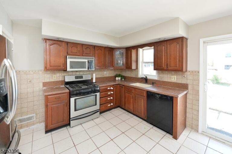Property listing MLS 4046517 photo 17