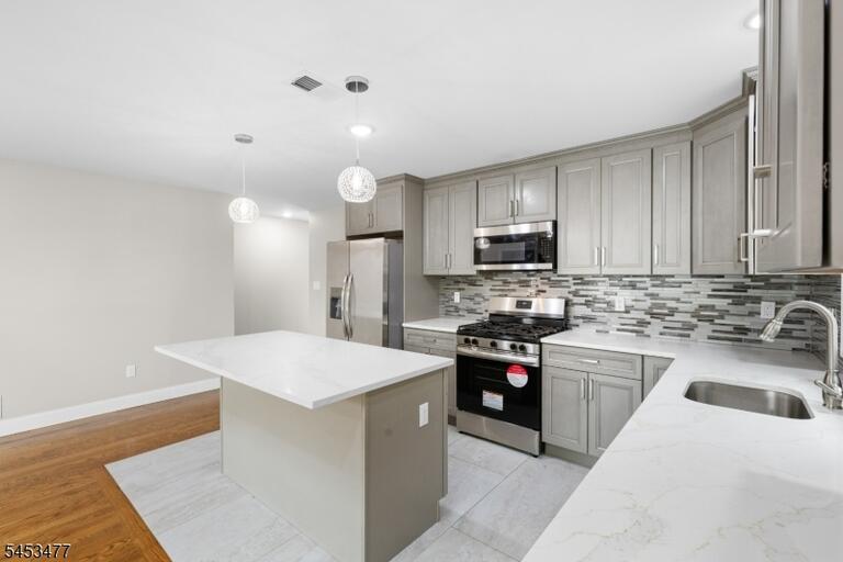 Property listing MLS 4046522 photo 2