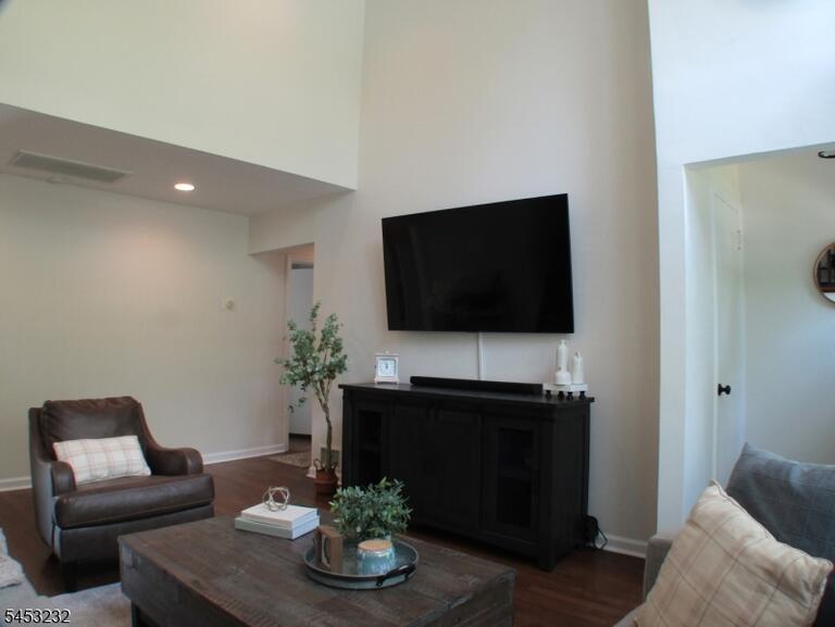 Property listing MLS 4046524 photo 3
