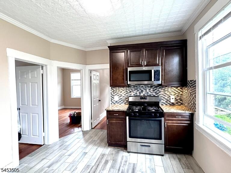 Property listing MLS 4046549 photo 2