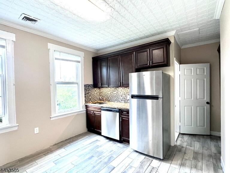 Property listing MLS 4046549 photo 3