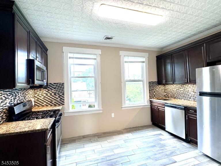 Property listing MLS 4046549 photo 4