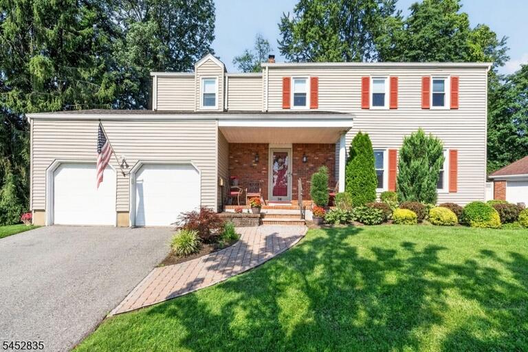 Property listing MLS 4046555 photo 1