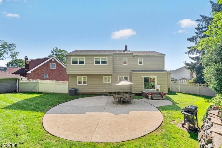 Property listing MLS 4046555 photo 3