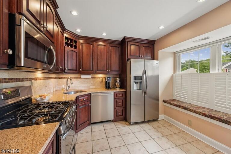 Property listing MLS 4046607 photo 4