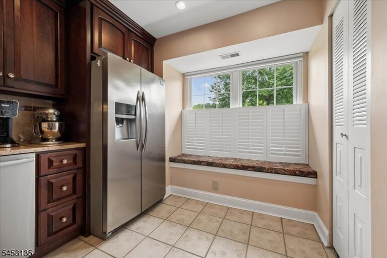Property listing MLS 4046607 photo 5