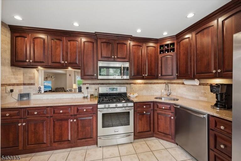 Property listing MLS 4046607 photo 6