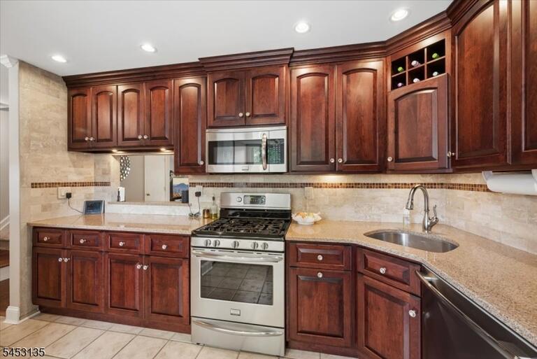 Property listing MLS 4046607 photo 7