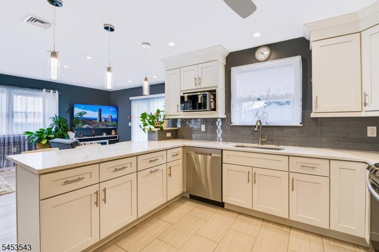 Property listing MLS 4046622 photo 4