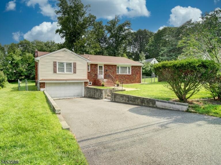 Property listing MLS 4046675 photo 1