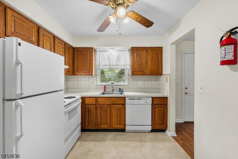 Property listing MLS 4046693 photo 10