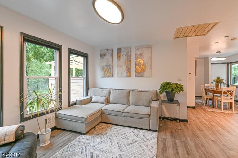 Property listing MLS 4046701 photo 9
