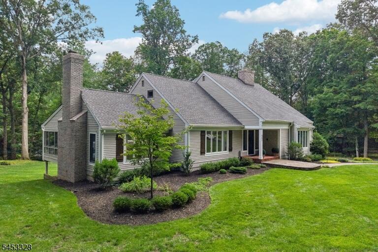Property listing MLS 4046777 photo 2