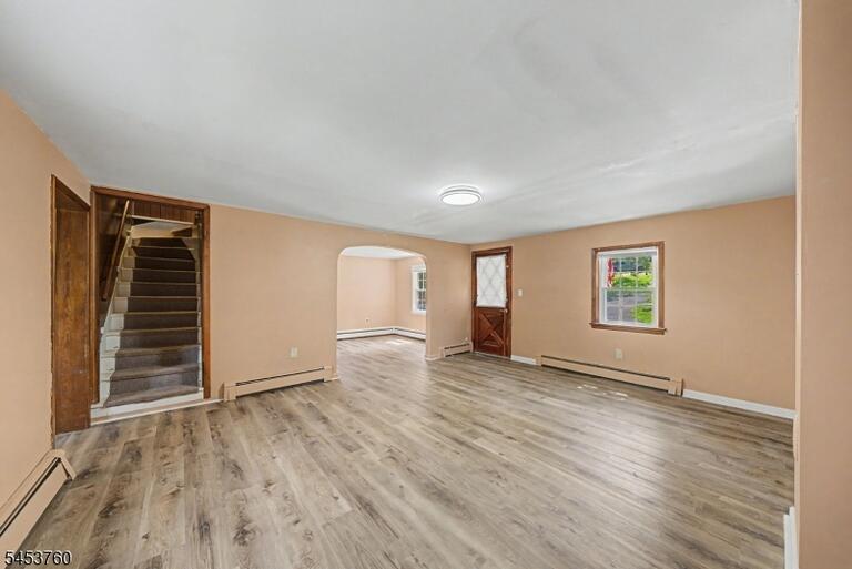 Property listing MLS 4046816 photo 3
