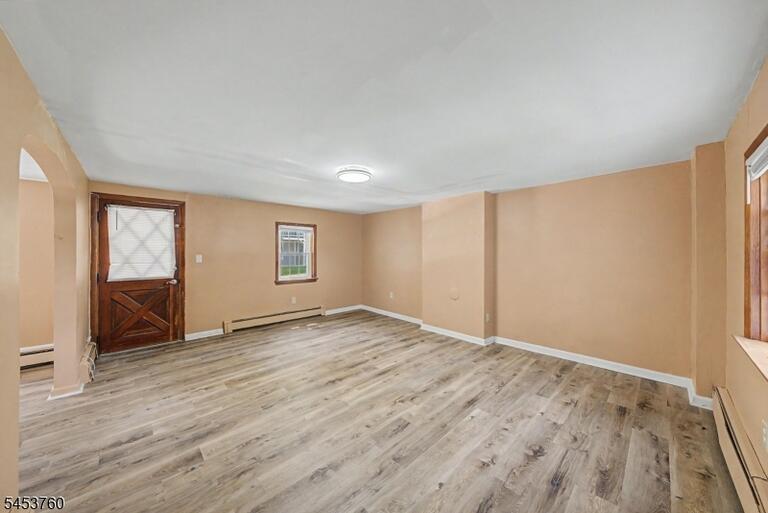 Property listing MLS 4046816 photo 4
