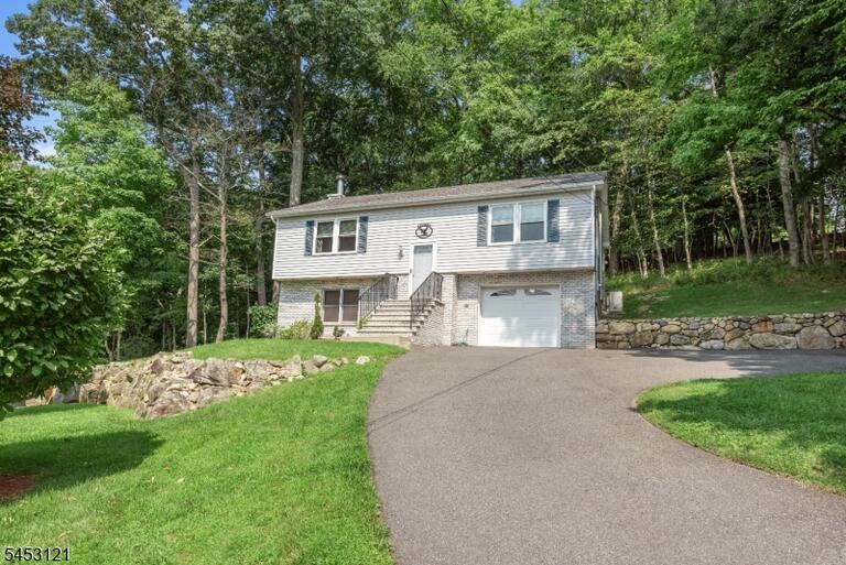 Property listing MLS 4046875 photo 1