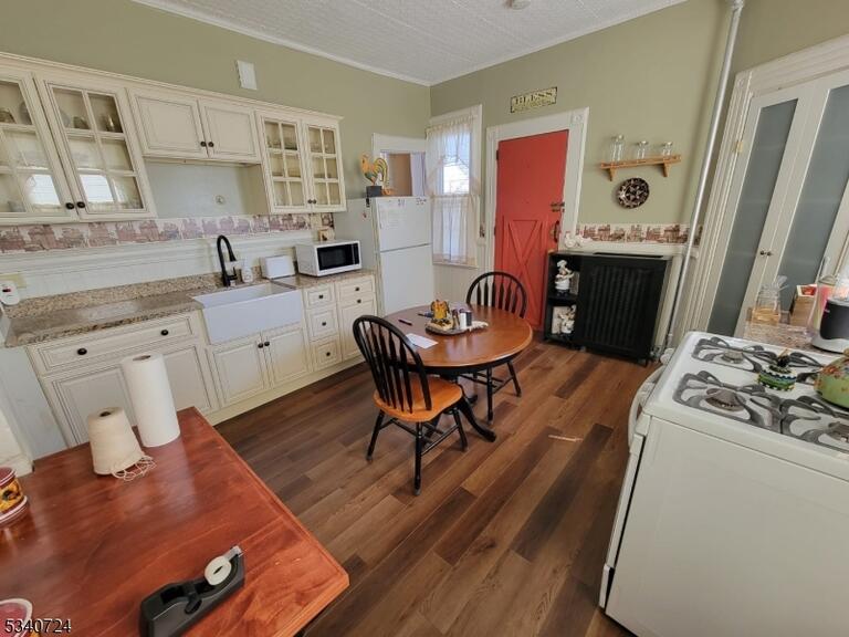 Property listing MLS 4046888 photo 2