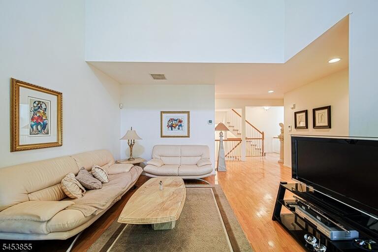 Property listing MLS 4046902 photo 10