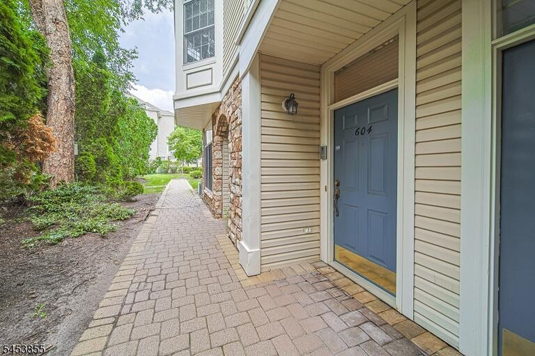 Property listing MLS 4046902 photo 4